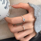 Bague ouverte pour femme au design moderne et incurvé