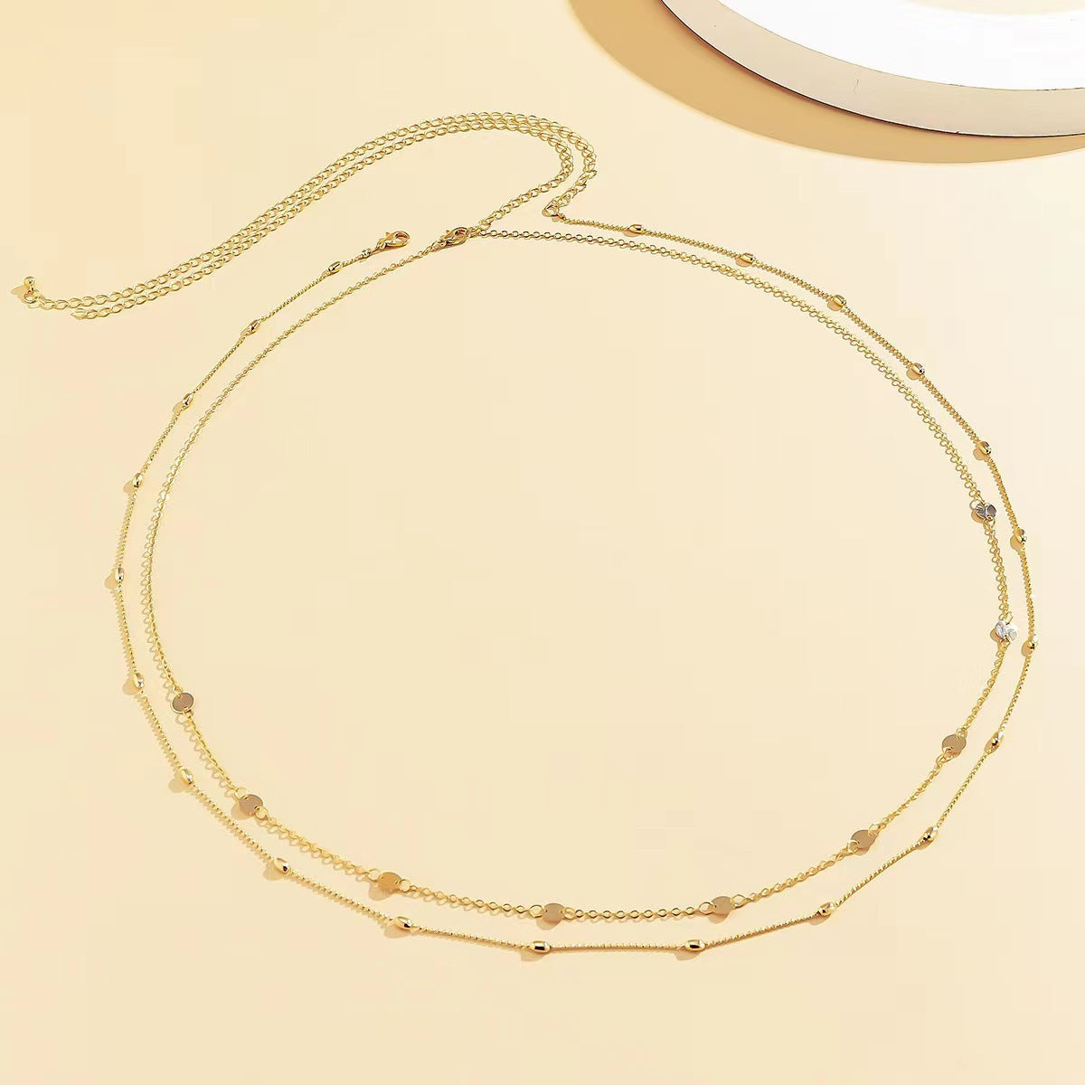 Collier superposé à breloques