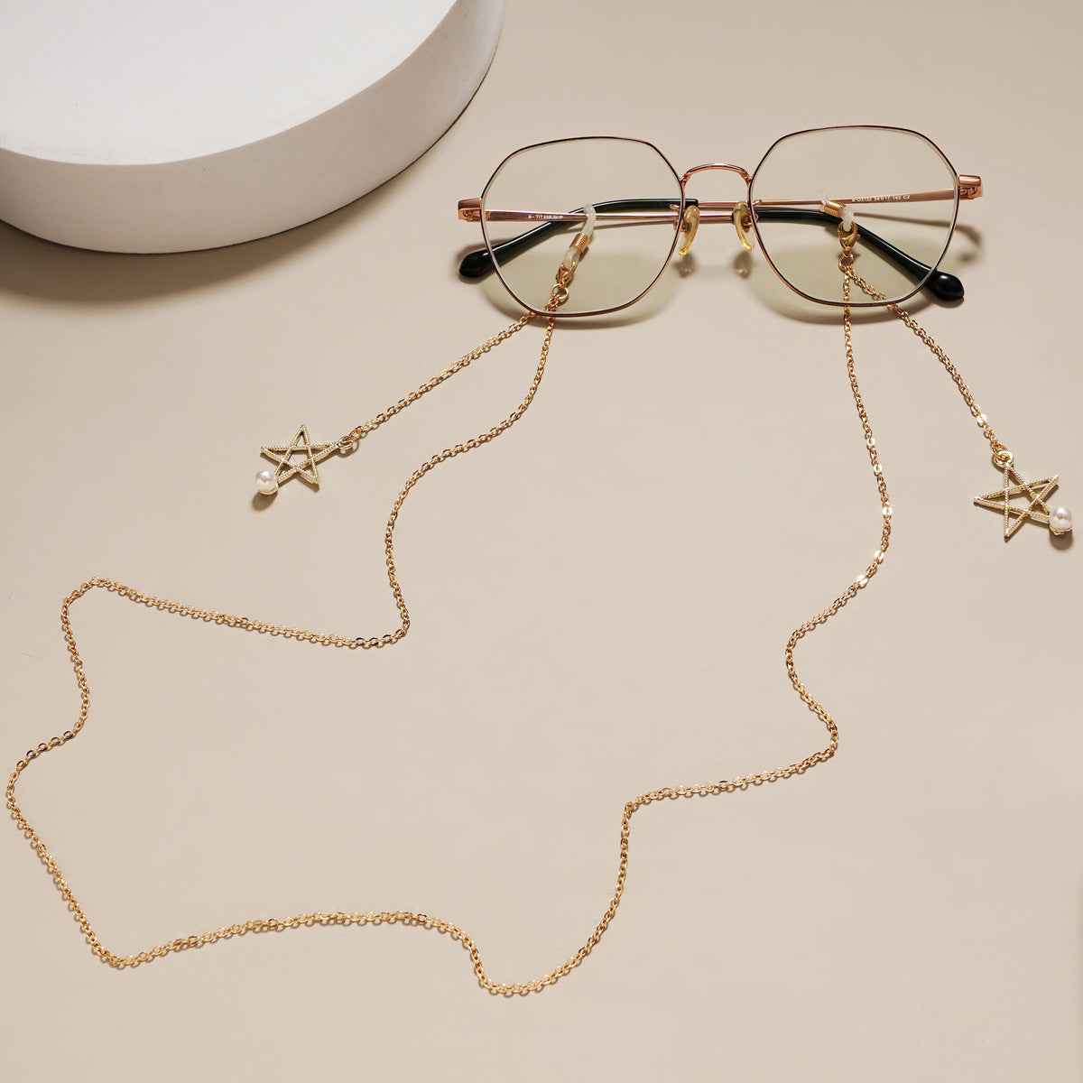 Chaîne de lunettes à motifs géométriques