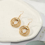 Boucles d'oreilles pour femme au design moderne et délicat