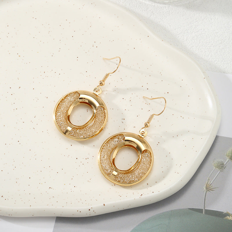 Boucles d'oreilles pour femme au design moderne et délicat
