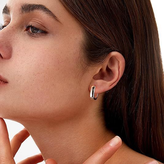 Boucles d'oreilles pour femme au design incurvé moderne