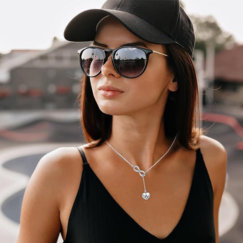 Collier pour femme avec symbole infini et pendentif cœur personnalisable