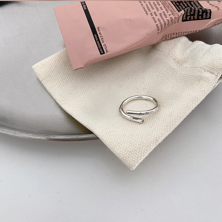 Bague minimaliste pour femme avec gravure