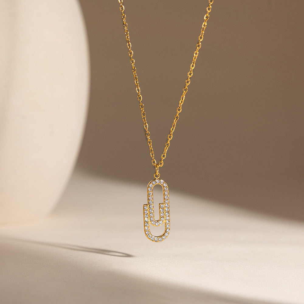 Collier pour femme avec pendentif trombone élégant et zircones