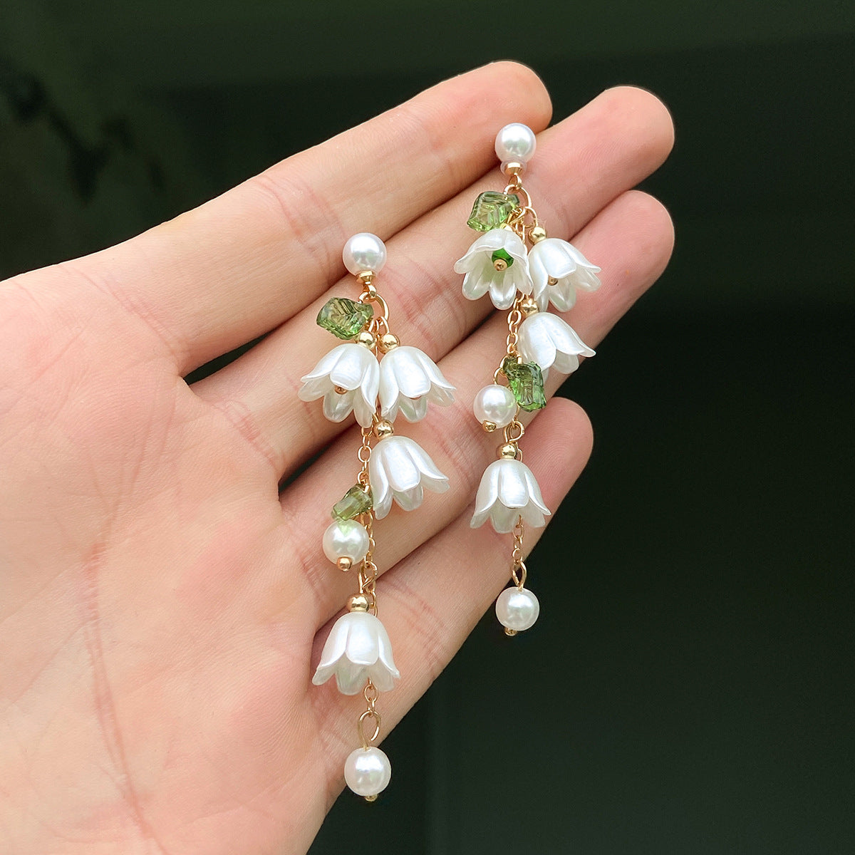 Boucles d'oreilles pour femme avec pendentifs floraux et perles