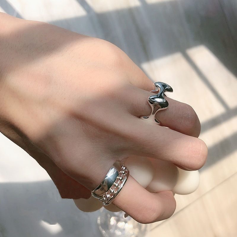 Bague pour femme au design vague moderne