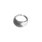 Bague statement large en argent pour femme avec surface polie