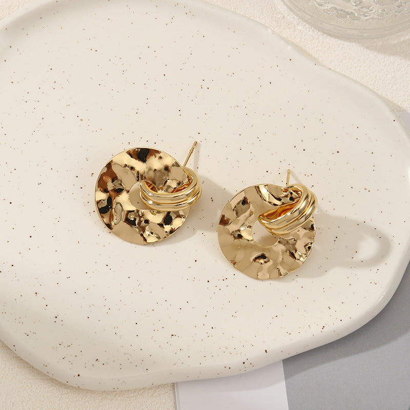 Boucles d'oreilles élégantes pour femme au design plissé rustique