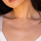 Collier pour femme avec pendentif zircone étincelant et chaîne délicate