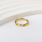 Bague élégante pour femme au design incurvé