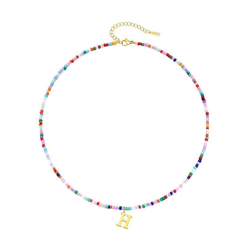 Collier pour femme avec perles colorées et pendentif personnalisé