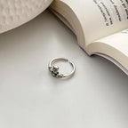 Bague ouverte pour femme avec motif floral artistique