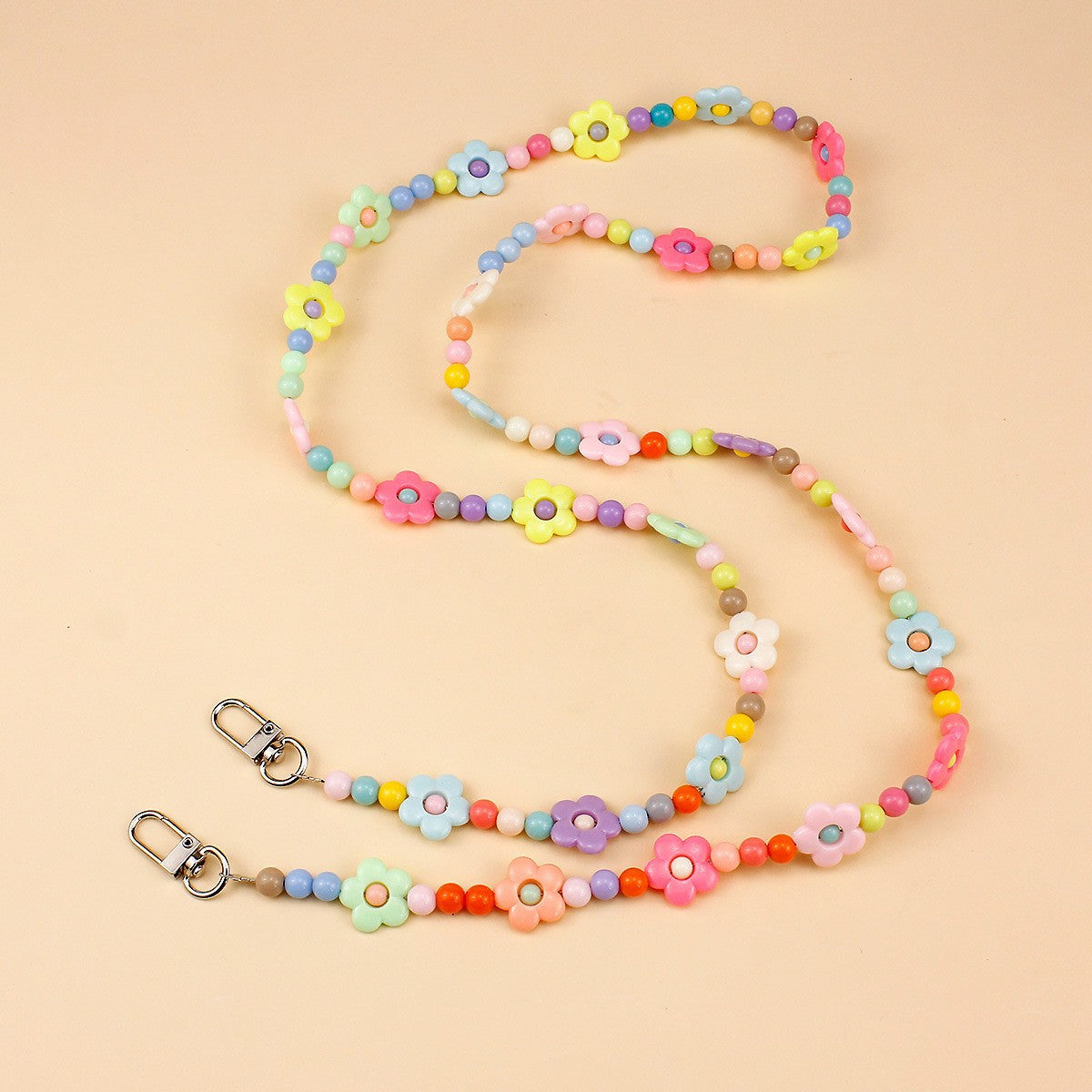 Collier élégant perles et chaîne