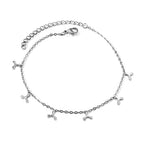 Collier délicat doré avec éléments de design élégants