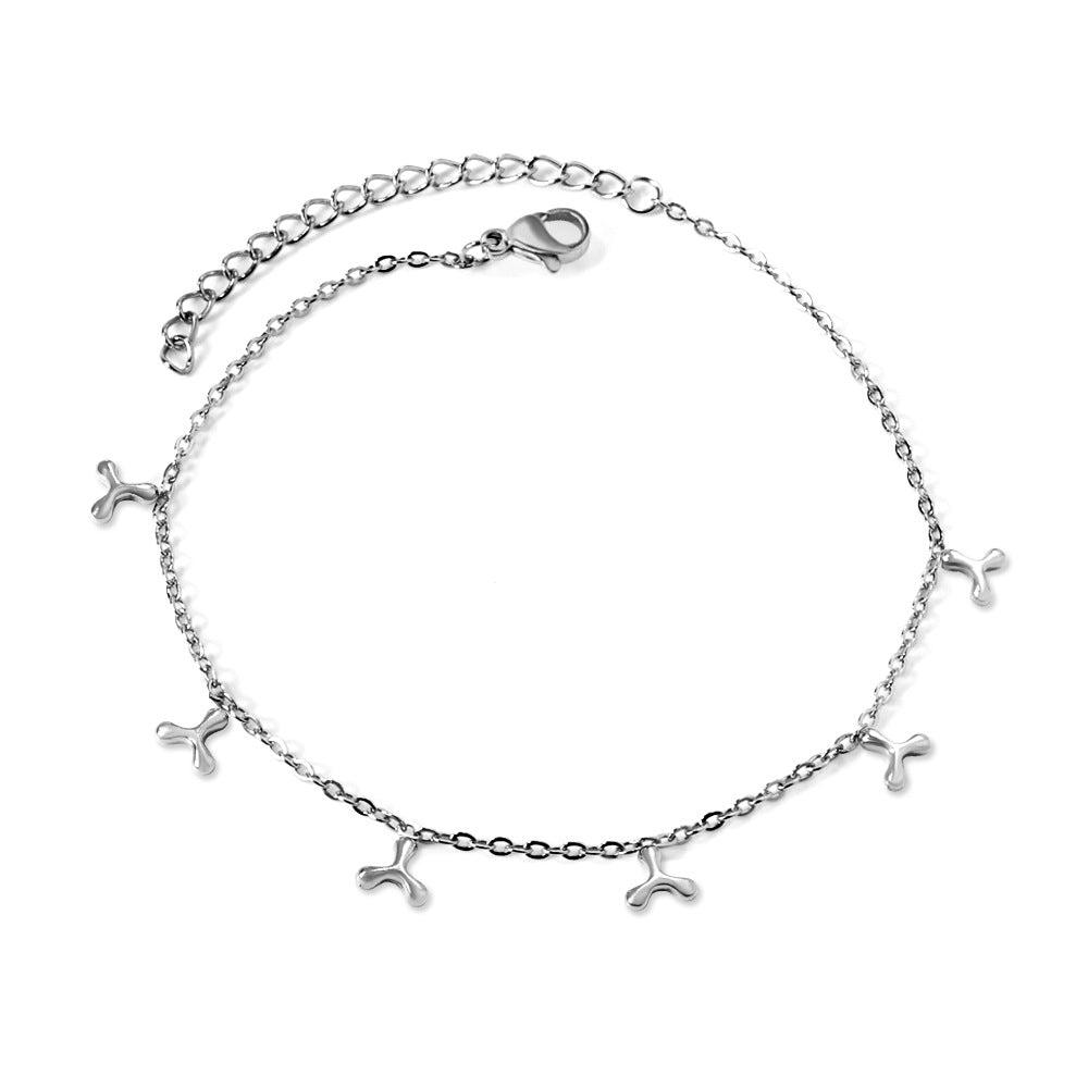 Collier délicat doré avec éléments de design élégants