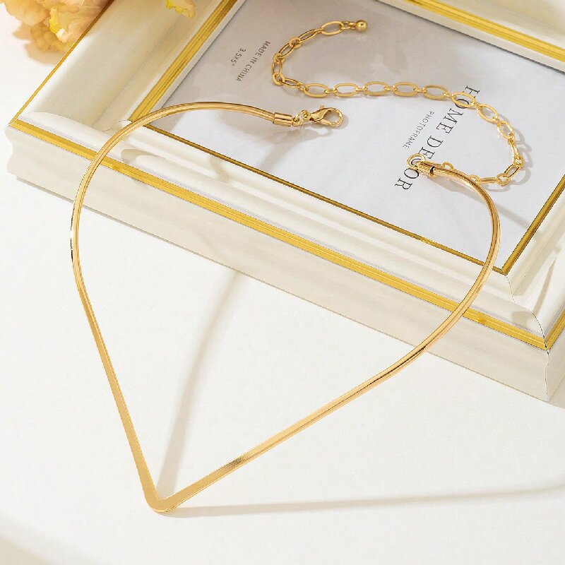 Collier choker pour femme au design en V moderne