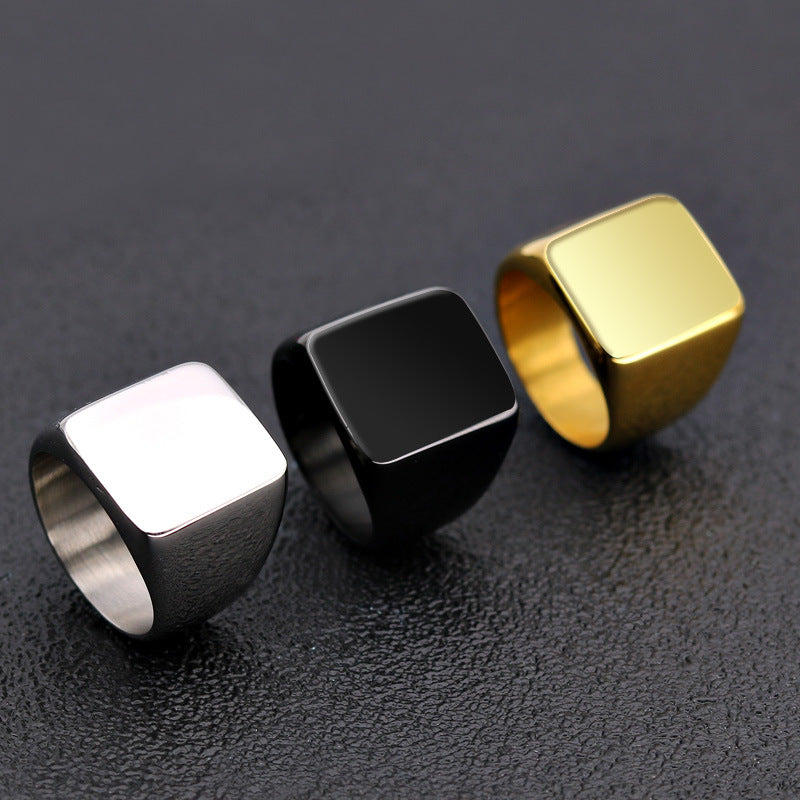 Bague carrée dorée pour femme