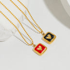 Collier pendentif carré pour femme avec motif cœur
