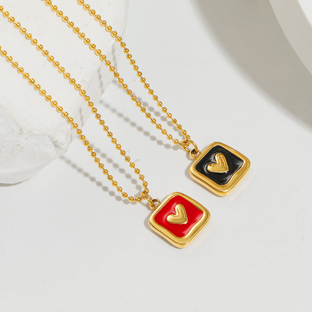 Collier pendentif carré pour femme avec motif cœur