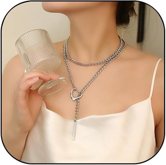 Collier pour femme avec pendentif cœur et chaîne à maillons moderne