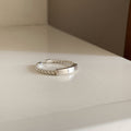 Bague élégante pour femme avec design torsadé