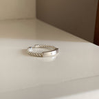 Bague élégante pour femme avec design torsadé