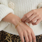 Bracelet chaîne pour femme avec croix et zircone