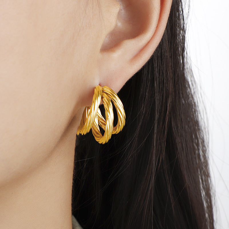 Boucles d'oreilles élégantes pour femme au design incurvé