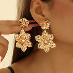 Boucles d'oreilles pour femme motif floral luxueux avec perles