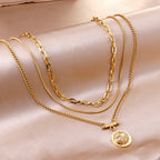 Collier multi-rangs pour femme avec pendentif boussole