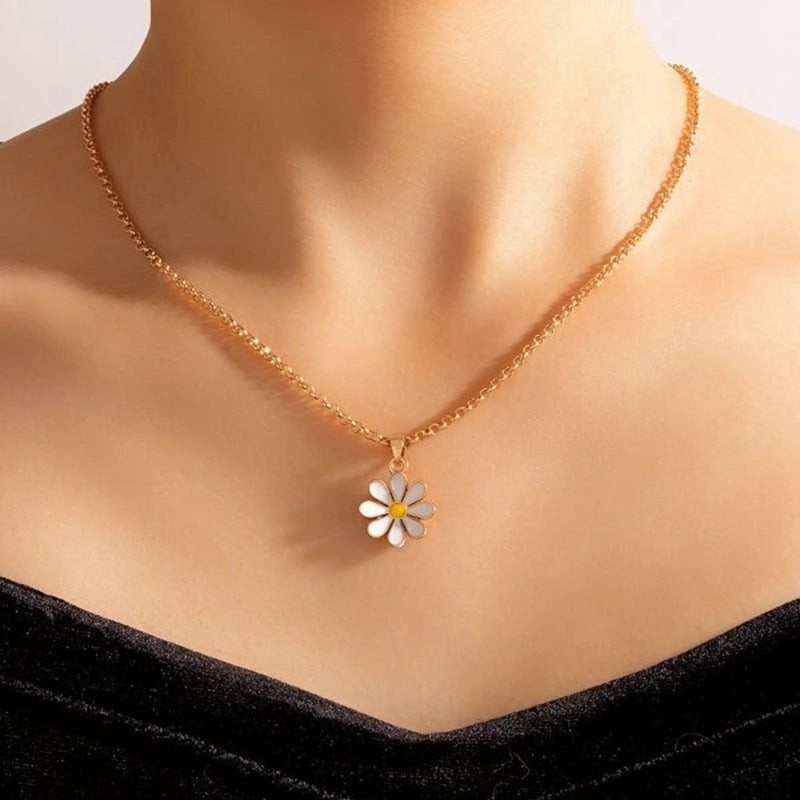 Collier pour femme avec pendentif marguerite