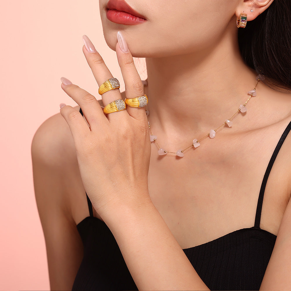 Bague pour femme en acier titane avec strass