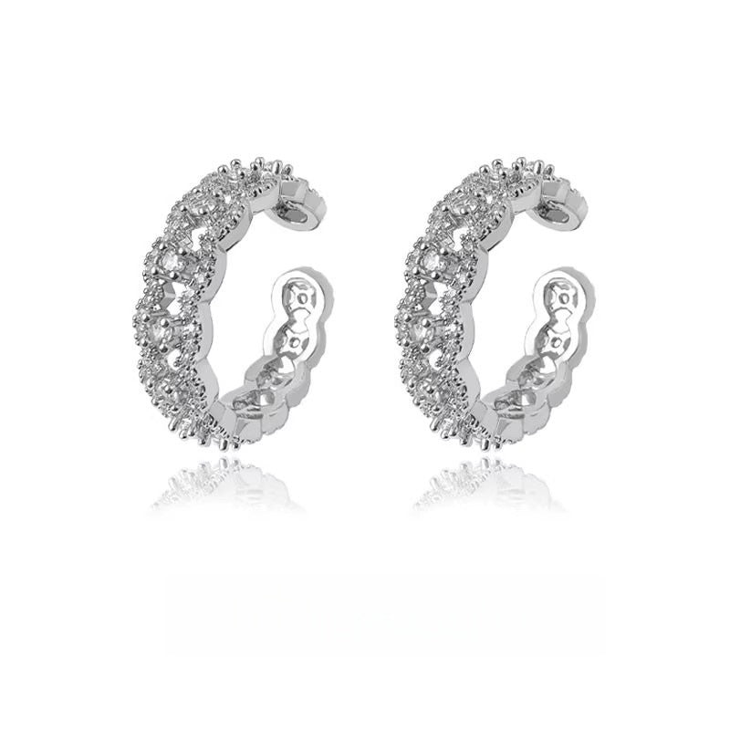 Bague élégante pour femme avec détails en zircone étincelants