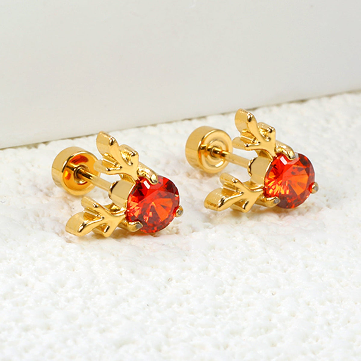 Boucles d'oreilles tiges avec motifs bois de cerf et cristaux