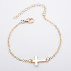 Bracelet minimaliste avec breloque croix