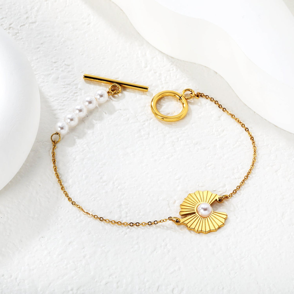 Bracelet de perles pour femme avec motif coquillage et fermoir toggle