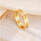 Bague pour femme avec motif ondulé élégant
