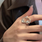 Bague pour femme au design fluide unique
