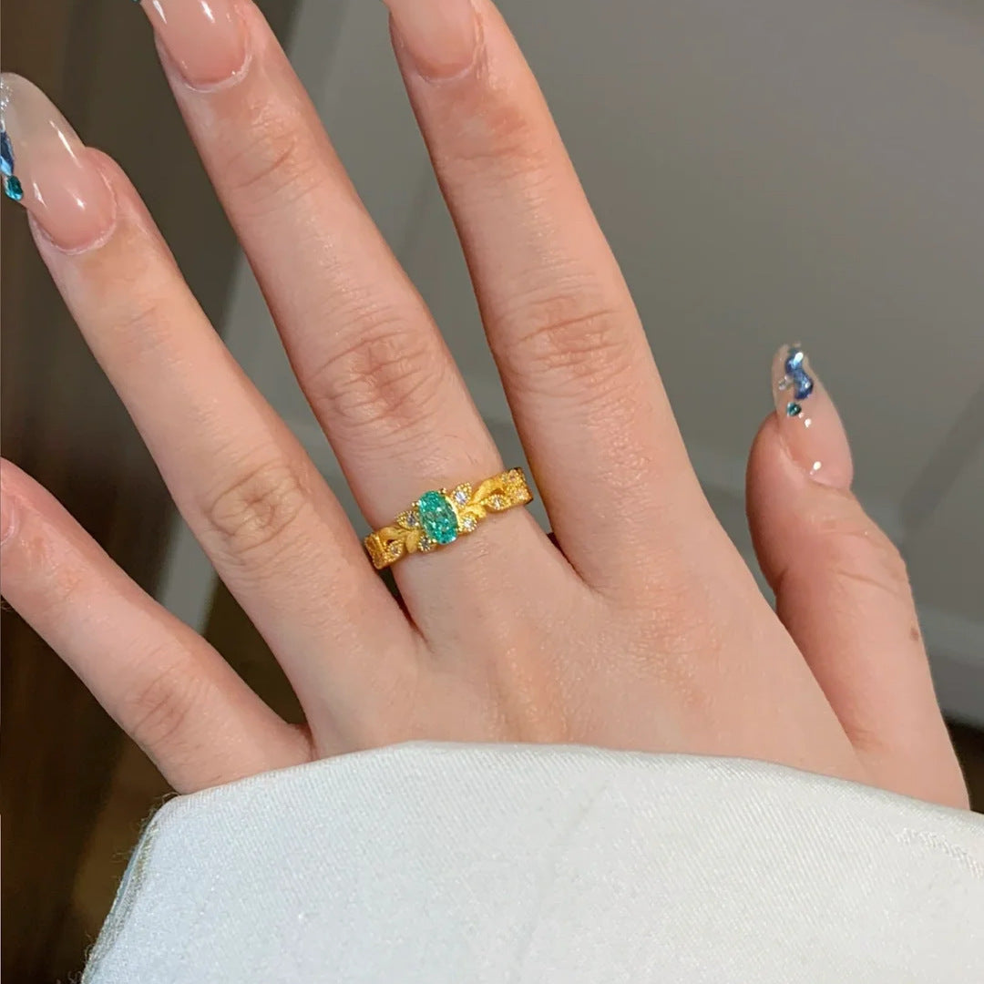 Bague élégante pour femme avec pierre ovale et détails en zircone