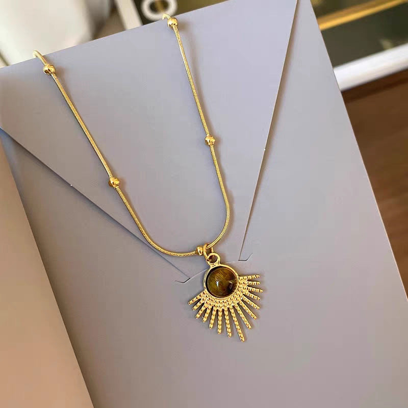 Collier avec pendentif rayon de soleil