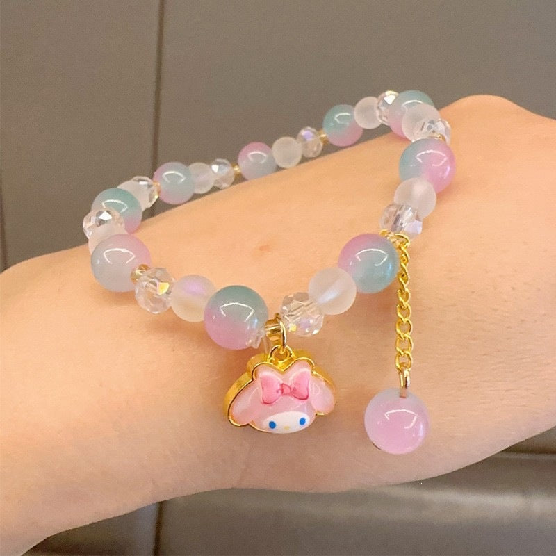 Bracelet fantaisie avec perles en verre colorées et pendentif
