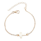 Bracelet minimaliste avec breloque croix