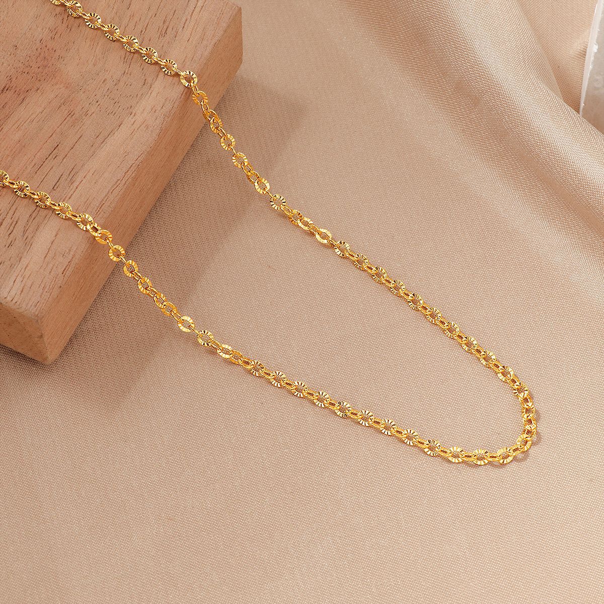 Collier à chaîne texturée pour femme
