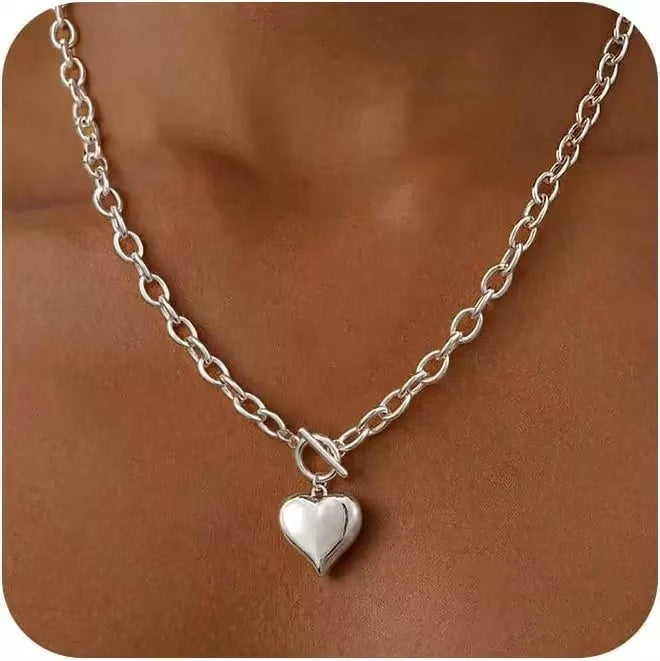 Collier pour femme à maillons robustes avec pendentif cœur