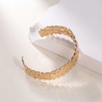 Bracelet ouvert pour femme au design bambou moderne