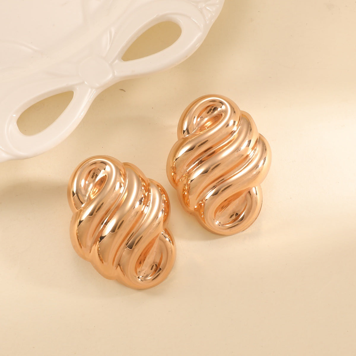 Boucles d'oreilles pour femme à motif ondulé élégant