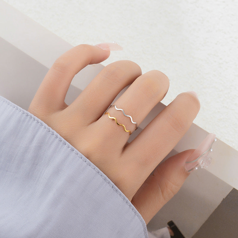 Bague minimaliste ondulée pour femme