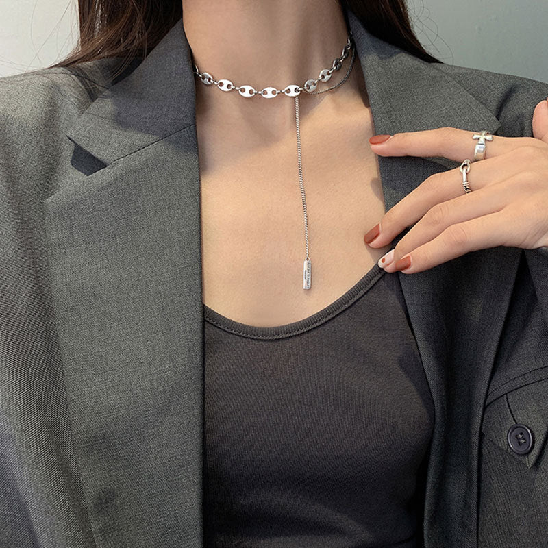 Collier ras-du-cou pour femme au design unique