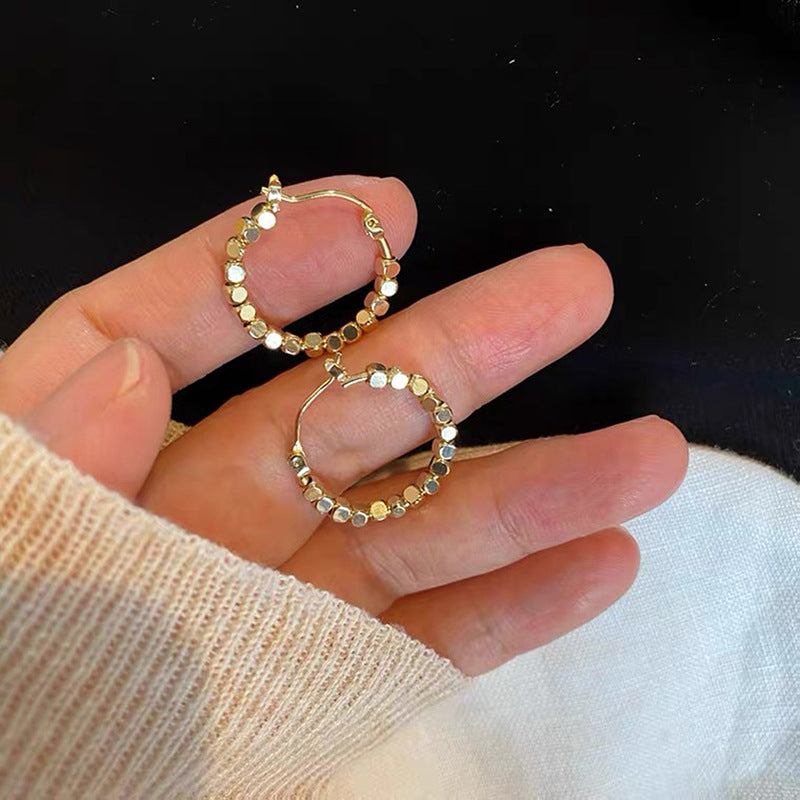 Boucles d'oreilles créoles élégantes avec cristaux étincelants